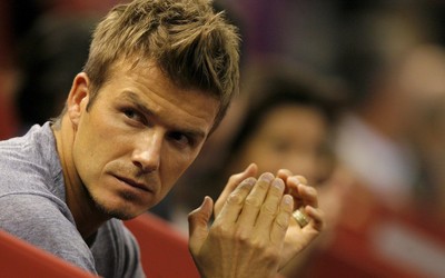 亚投国际独家-吕迪格赛后与教练组庆祝